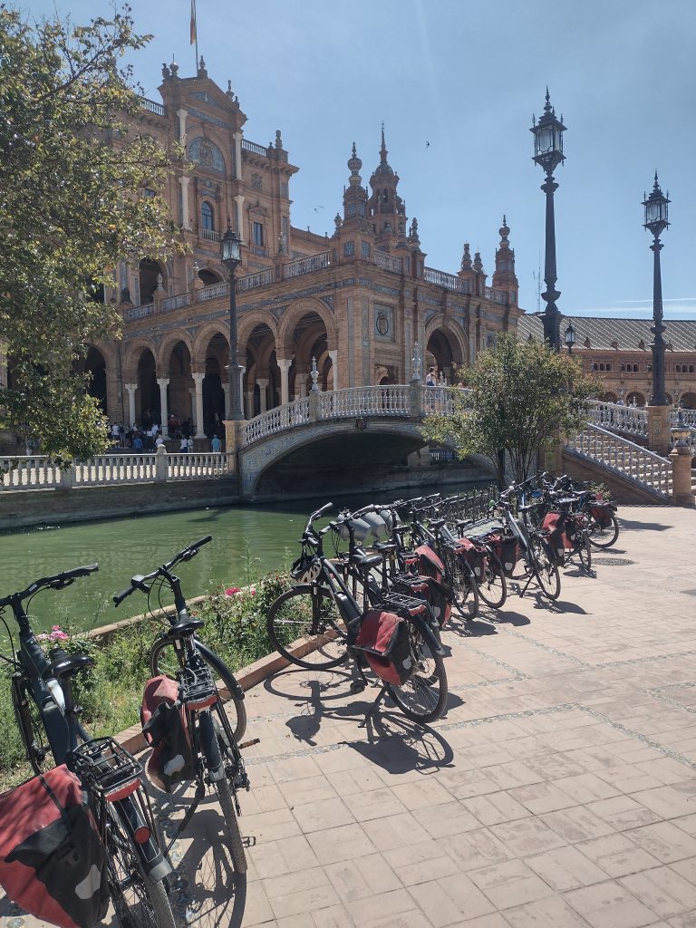 Plaza de España met brug en fietsen